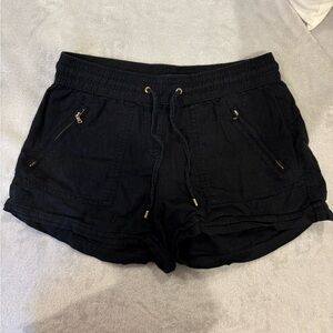 DYNAMITE FLOWY SHORTS